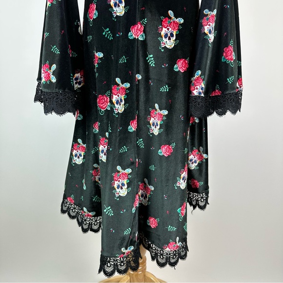 Spirit Halloween Velvet Dia de Los Muertos Floral Flare Sleeve Velvet Dress S - Picture 11 of 12